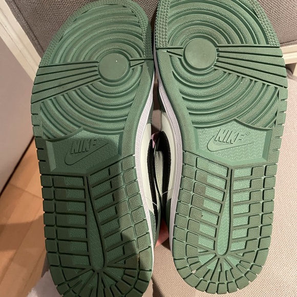 Sold** Authentic Air Jordan 1 SE Dutch Green - Picture 6 of 10